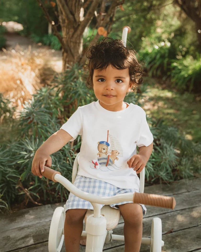 AXEL FRIENDS IN BOAT ORGANIC TEE - Aster & Ruby