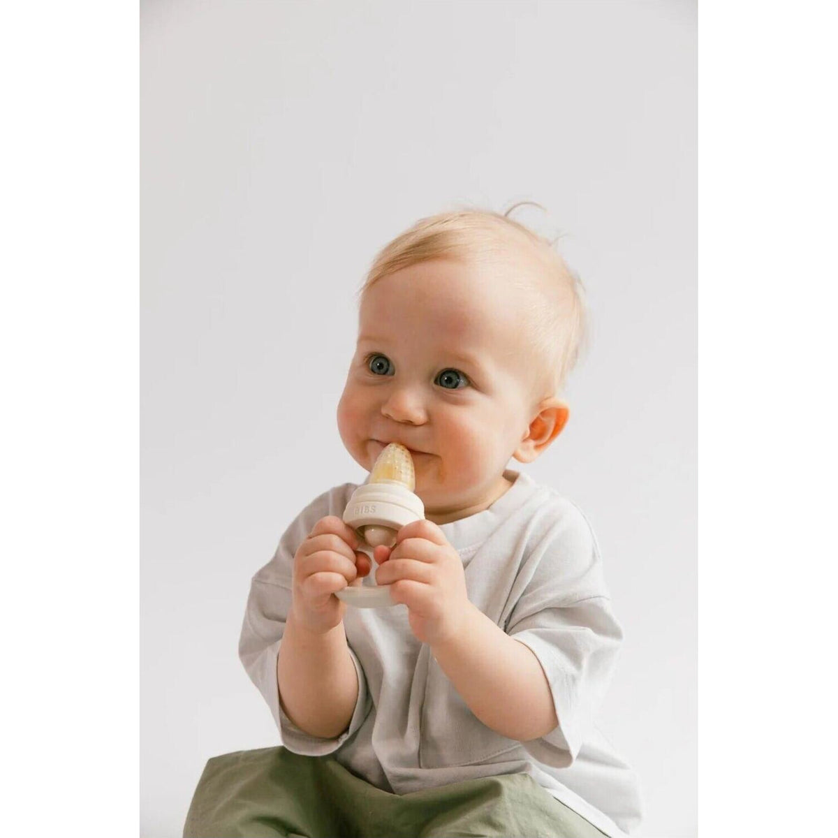 BIBS Baby Feeder Ivory | Aster & Ruby
