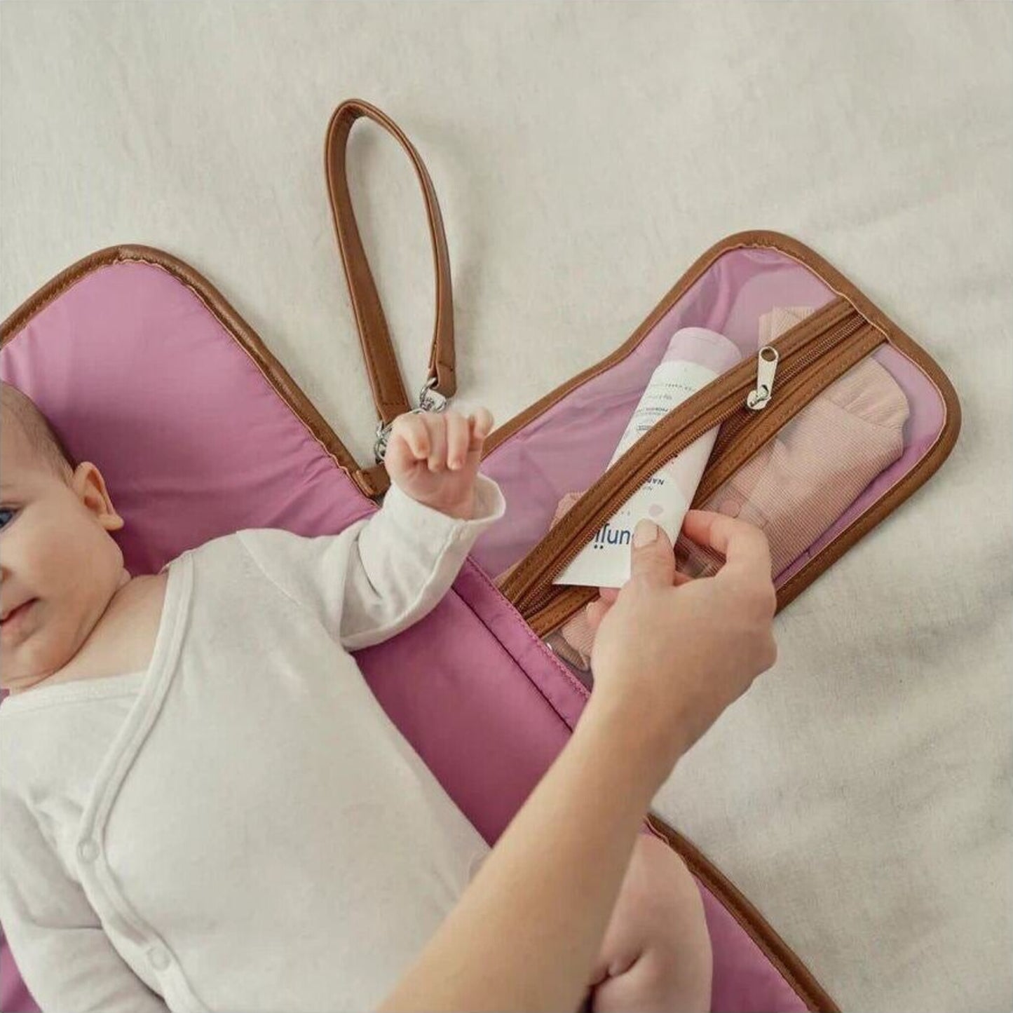 OiOi Change Mat Clutch Daisy | Aster & Ruby