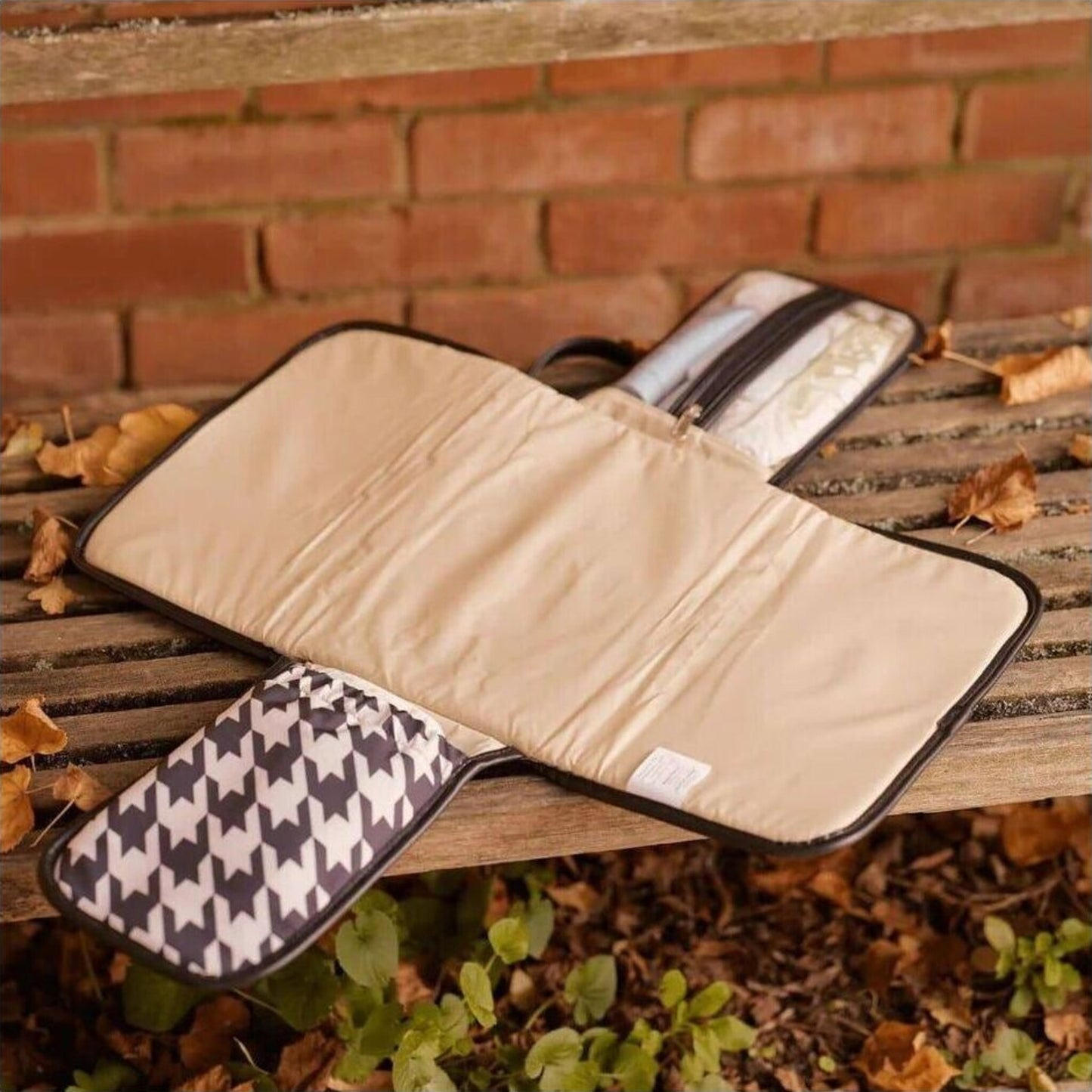 OiOi Change Mat Clutch Houndstooth | Aster & Ruby